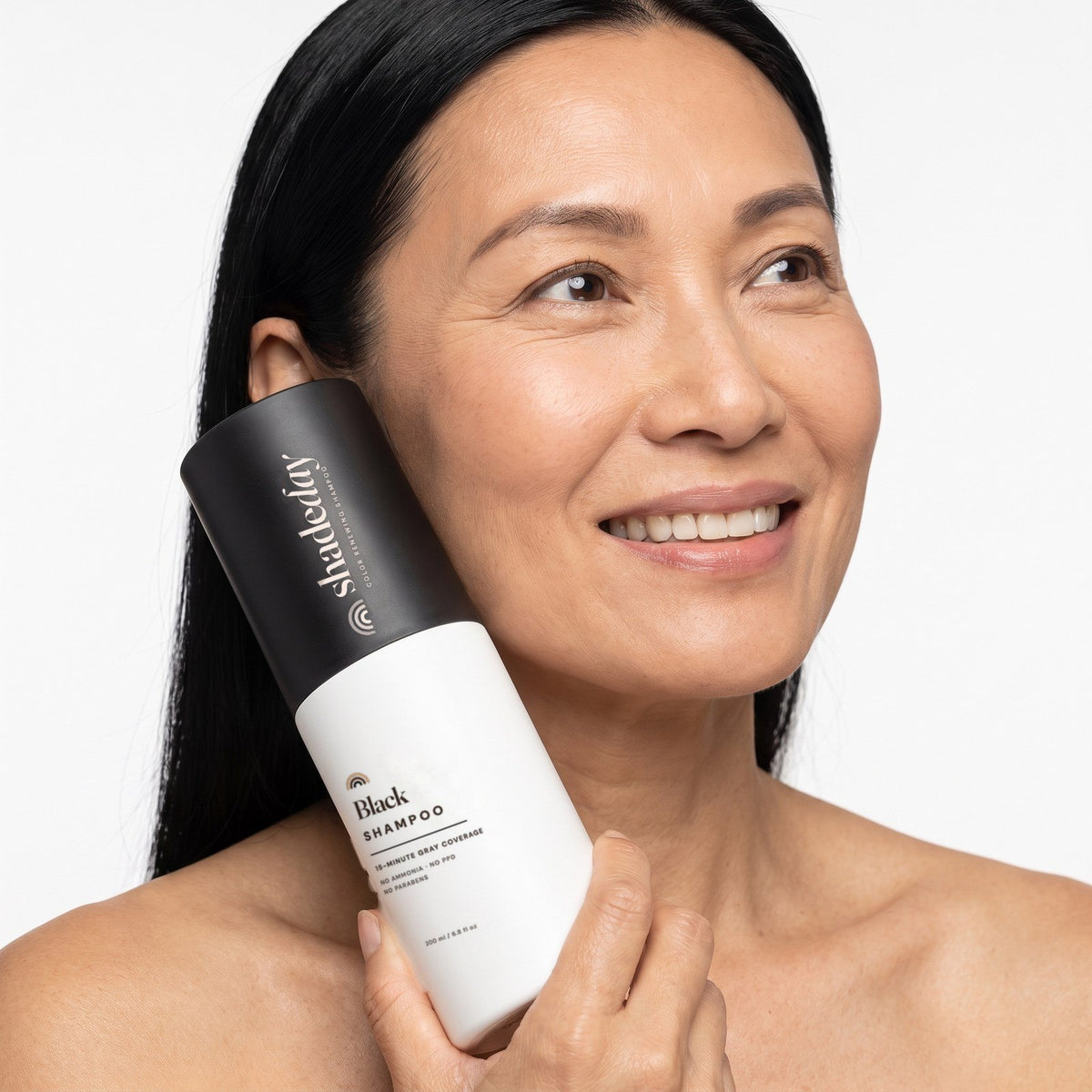 Woman with the Shadeday tube in Black